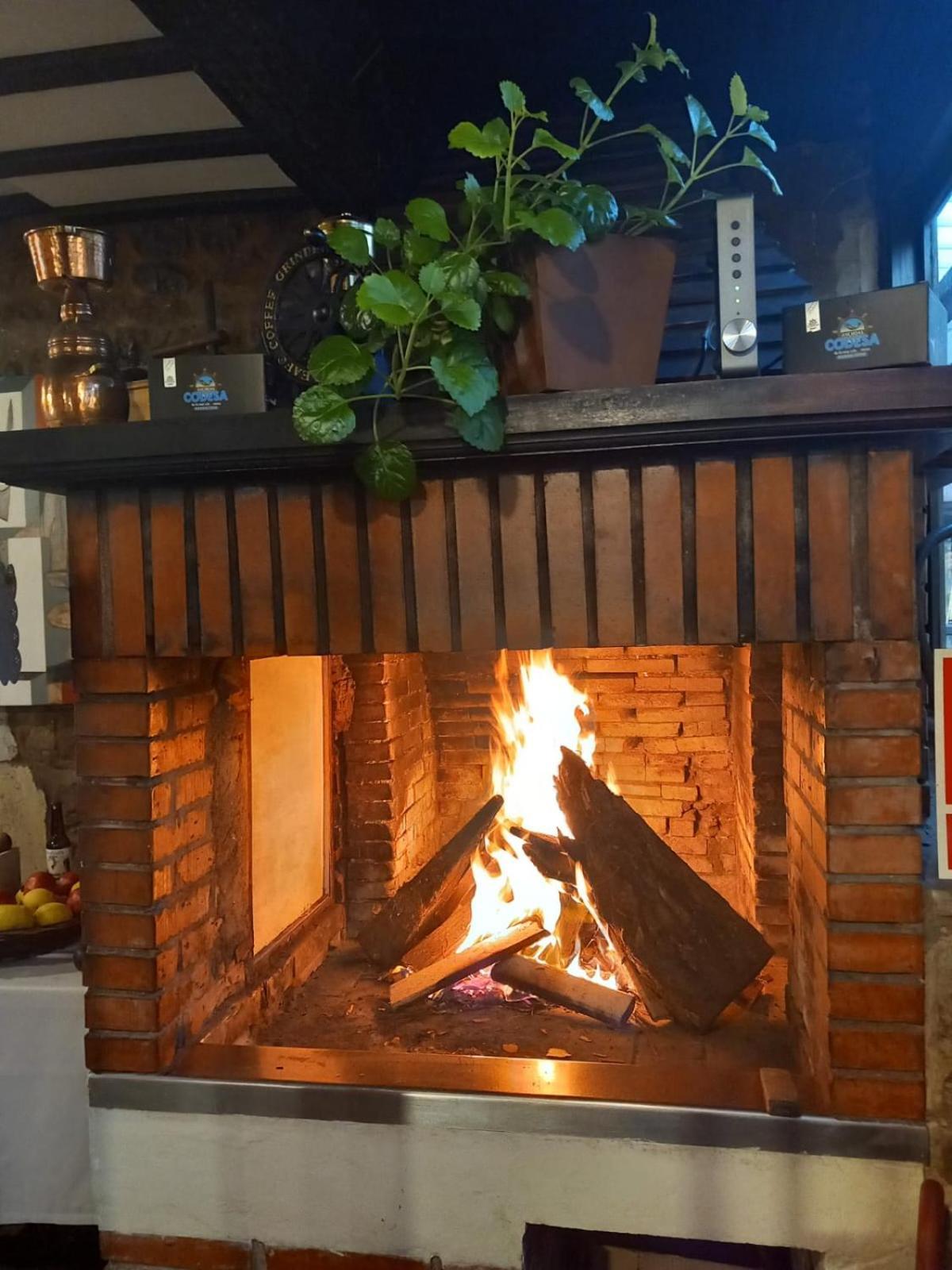El Pucheru 4 Almas Hotel Barcenaciones Kültér fotó